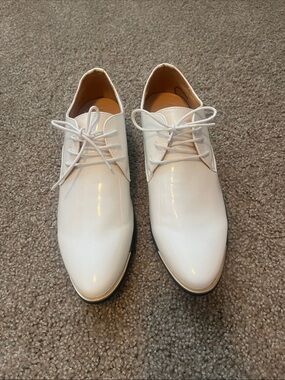 Men's White Lace-Up Oxford Dress Shoes